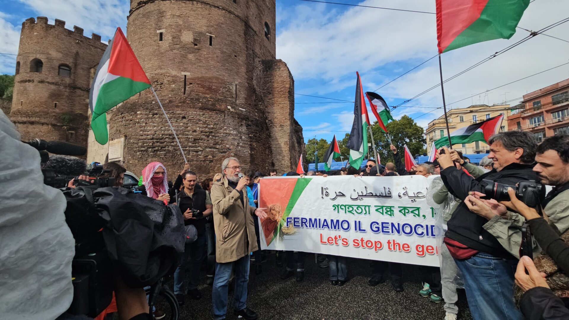 “palestina-libera”,-a-roma-in-corso-il-sit-in-contro-il-“genocidio”-commesso-da-israele.-foto-ai-documenti